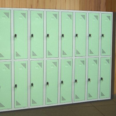 Szafki szkolne w pastelowych kolorach